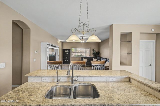 945 W EMPRESS TREE Avenue, San Tan Valley, AZ 85140