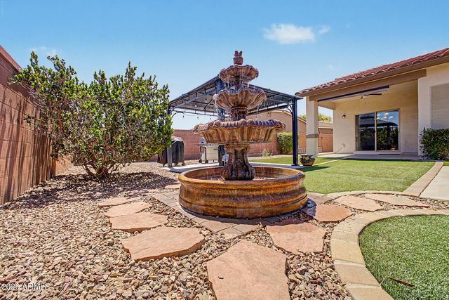 945 W EMPRESS TREE Avenue, San Tan Valley, AZ 85140