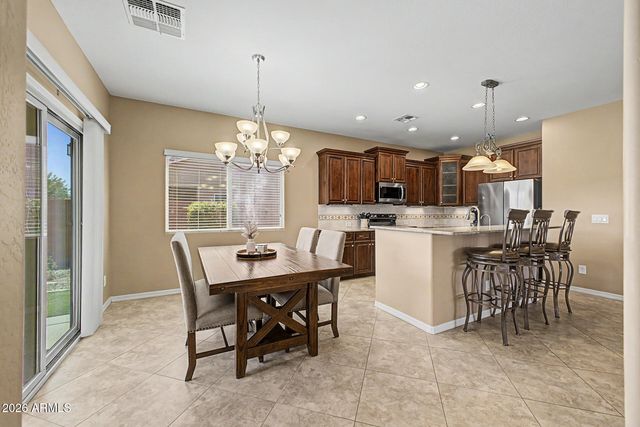 945 W EMPRESS TREE Avenue, San Tan Valley, AZ 85140