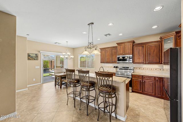 945 W EMPRESS TREE Avenue, San Tan Valley, AZ 85140