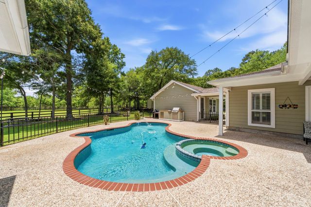 16903 Mustang Trail Drive, Magnolia, TX 77355