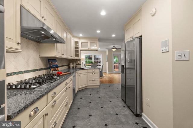 6358 BRAMPTON CT, Alexandria, VA 22304