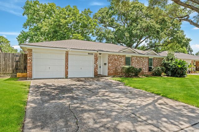 9666 Windswept Lane, Houston, TX 77063