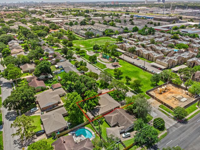 9666 Windswept Lane, Houston, TX 77063