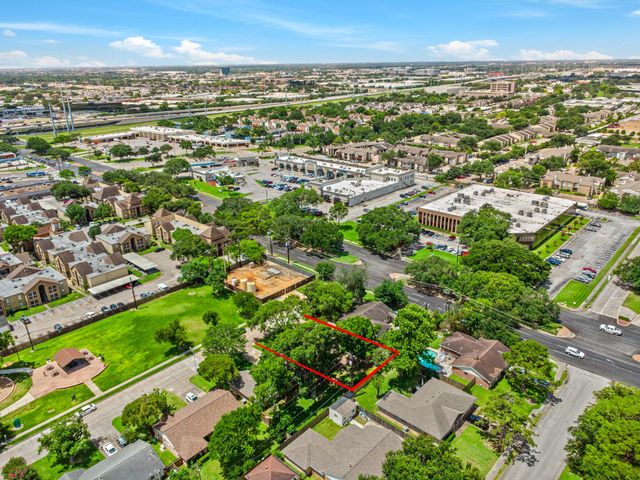 9666 Windswept Lane, Houston, TX 77063