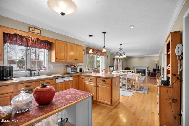 20 Valleywood Drive, Colonie, NY 12309