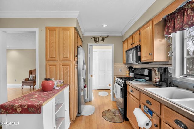 20 Valleywood Drive, Colonie, NY 12309