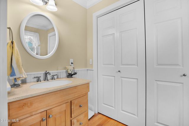 20 Valleywood Drive, Colonie, NY 12309