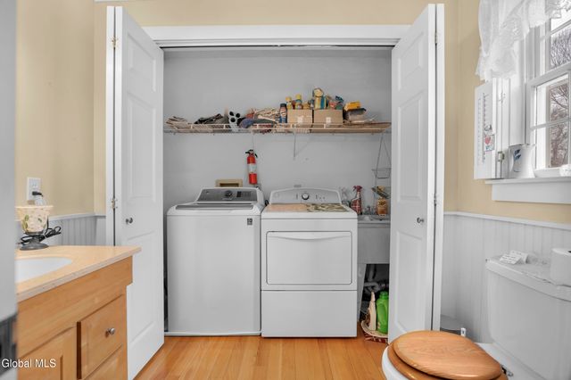 20 Valleywood Drive, Colonie, NY 12309