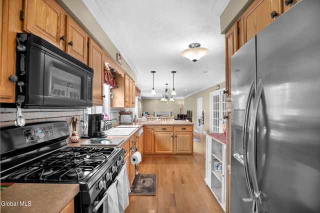 20 Valleywood Drive, Colonie, NY 12309