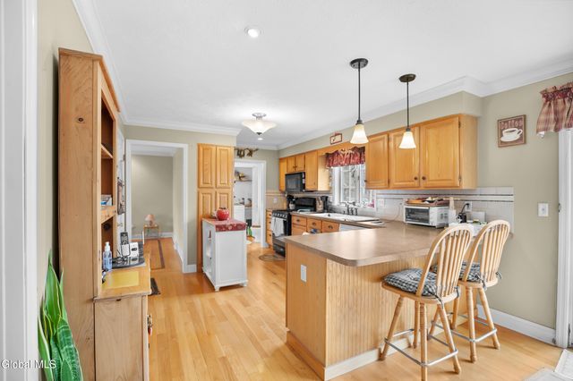 20 Valleywood Drive, Colonie, NY 12309