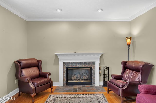 20 Valleywood Drive, Colonie, NY 12309