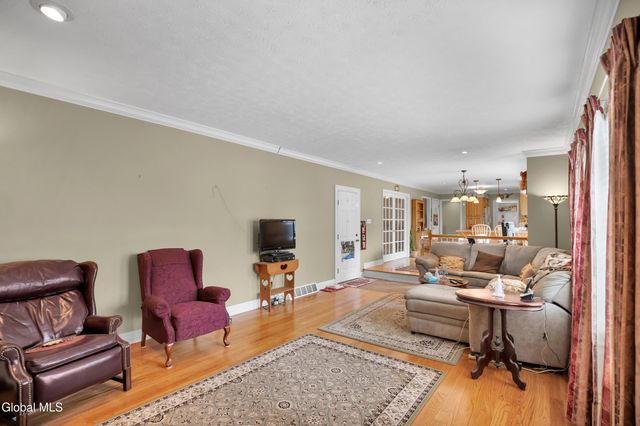 20 Valleywood Drive, Colonie, NY 12309