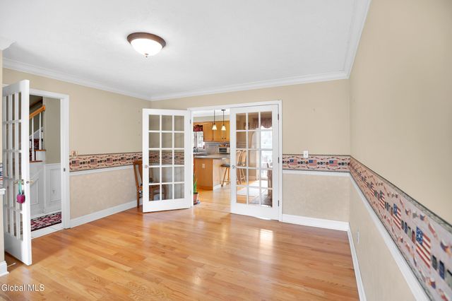 20 Valleywood Drive, Colonie, NY 12309