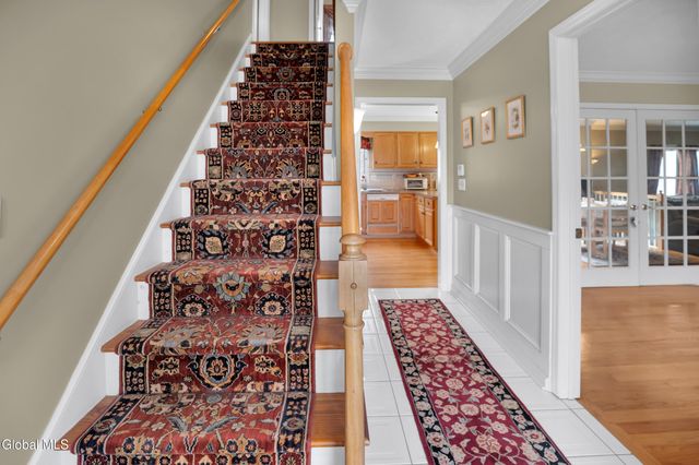 20 Valleywood Drive, Colonie, NY 12309