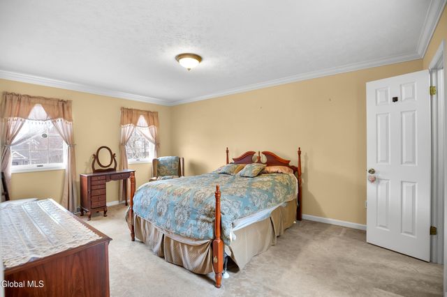 20 Valleywood Drive, Colonie, NY 12309