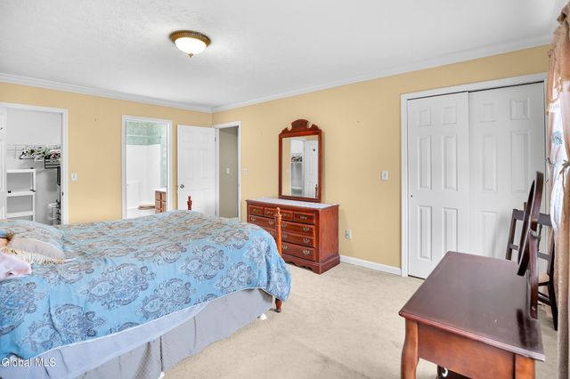 20 Valleywood Drive, Colonie, NY 12309