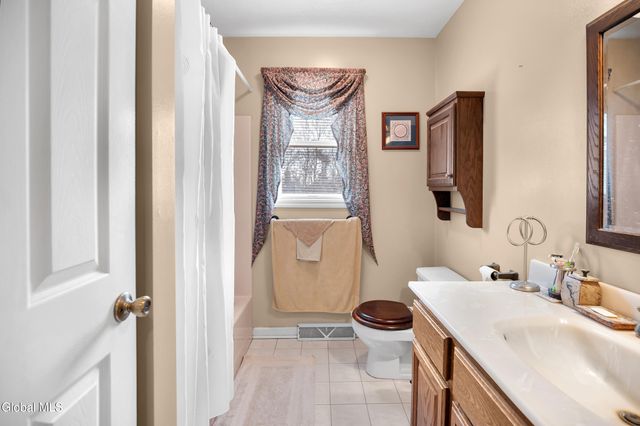 20 Valleywood Drive, Colonie, NY 12309