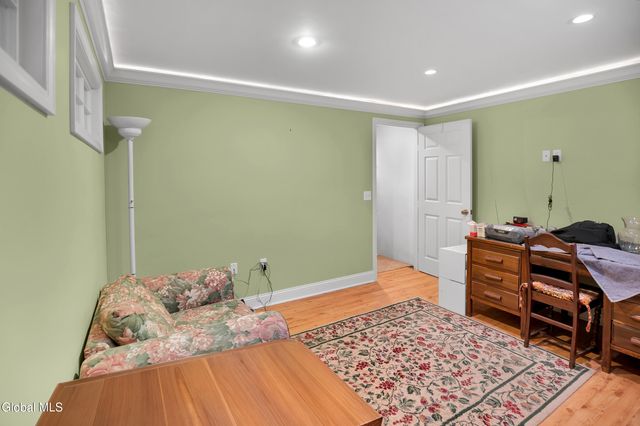 20 Valleywood Drive, Colonie, NY 12309