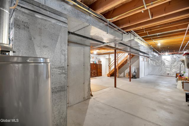 20 Valleywood Drive, Colonie, NY 12309