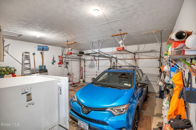 20 Valleywood Drive, Colonie, NY 12309