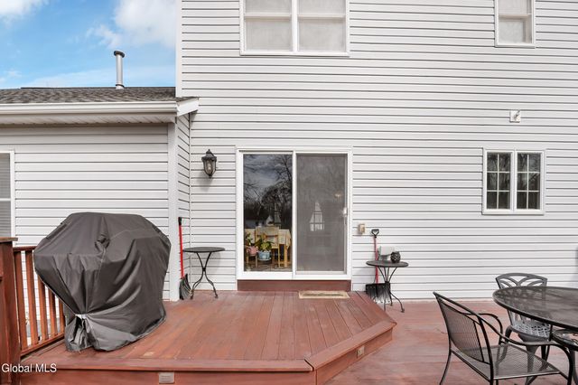 20 Valleywood Drive, Colonie, NY 12309