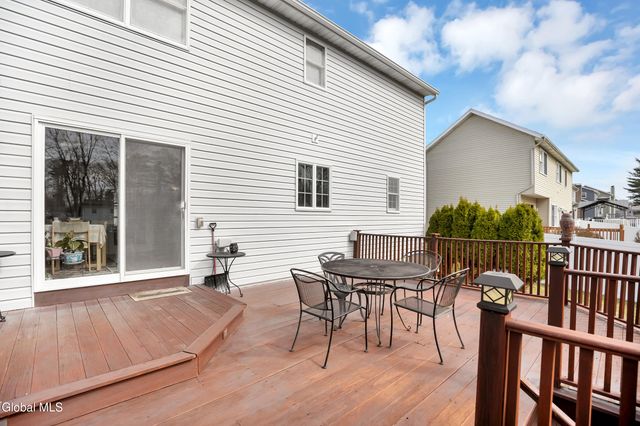 20 Valleywood Drive, Colonie, NY 12309