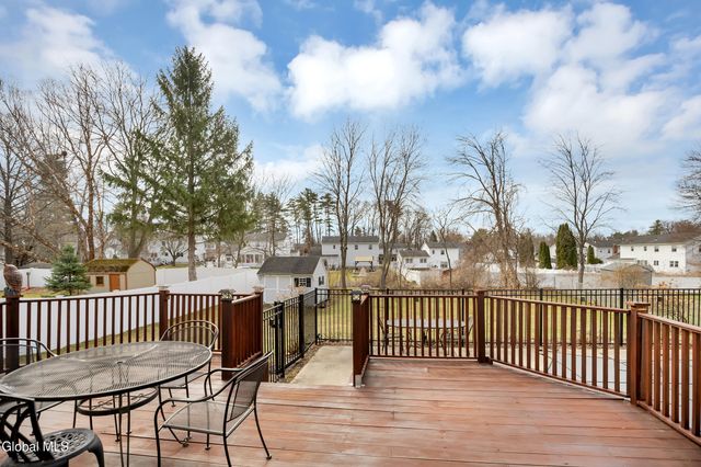 20 Valleywood Drive, Colonie, NY 12309