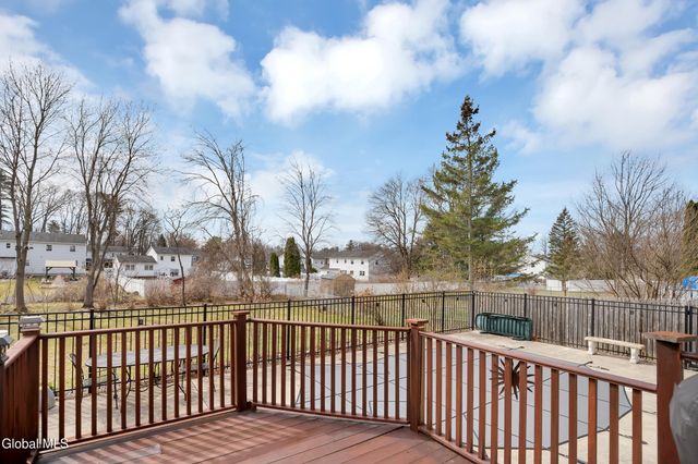 20 Valleywood Drive, Colonie, NY 12309