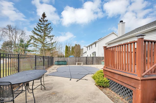 20 Valleywood Drive, Colonie, NY 12309