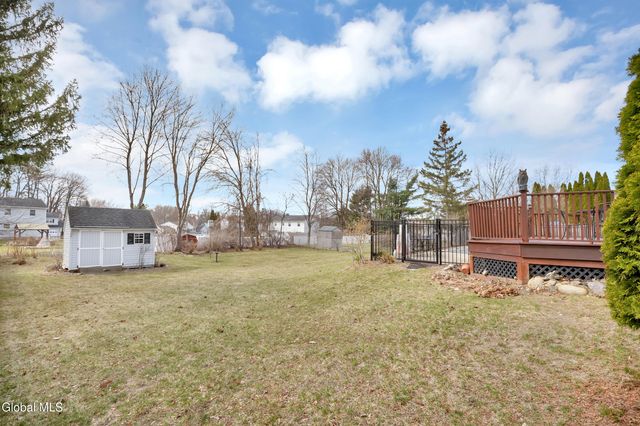 20 Valleywood Drive, Colonie, NY 12309