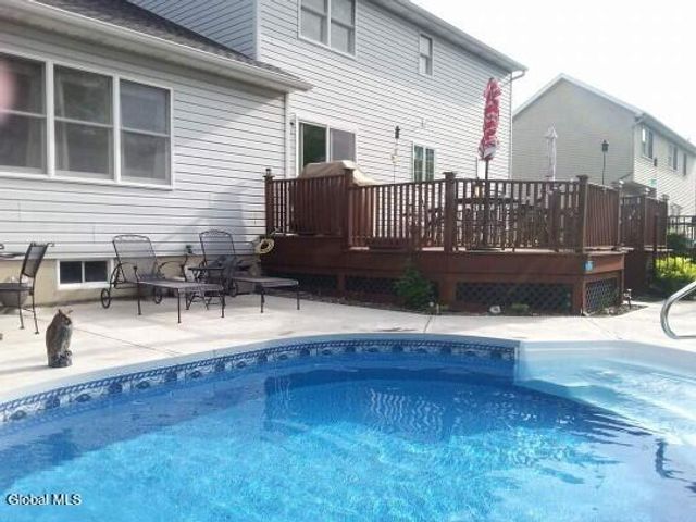 20 Valleywood Drive, Colonie, NY 12309