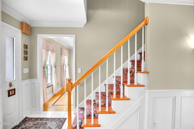 20 Valleywood Drive, Colonie, NY 12309