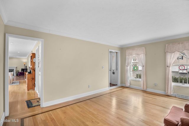 20 Valleywood Drive, Colonie, NY 12309