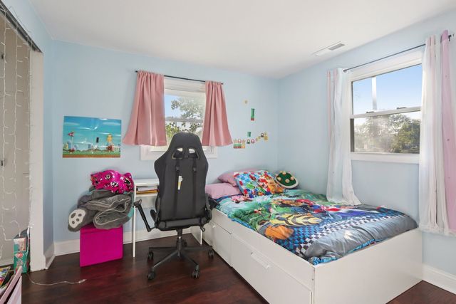 1933 Whittier Lane, Schaumburg, IL 60193