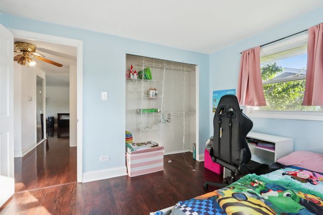 1933 Whittier Lane, Schaumburg, IL 60193