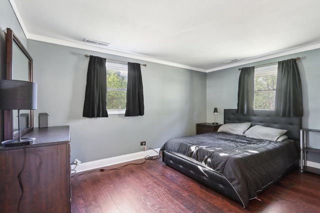 1933 Whittier Lane, Schaumburg, IL 60193