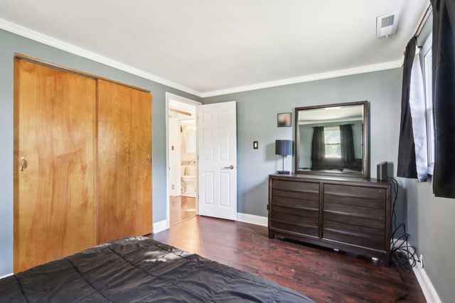 1933 Whittier Lane, Schaumburg, IL 60193