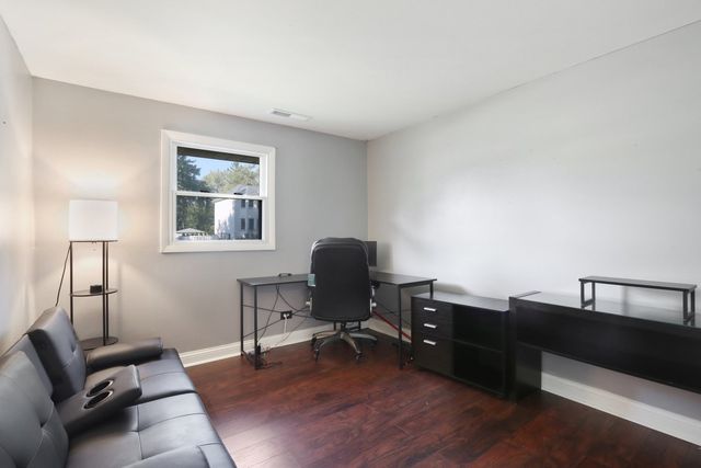 1933 Whittier Lane, Schaumburg, IL 60193