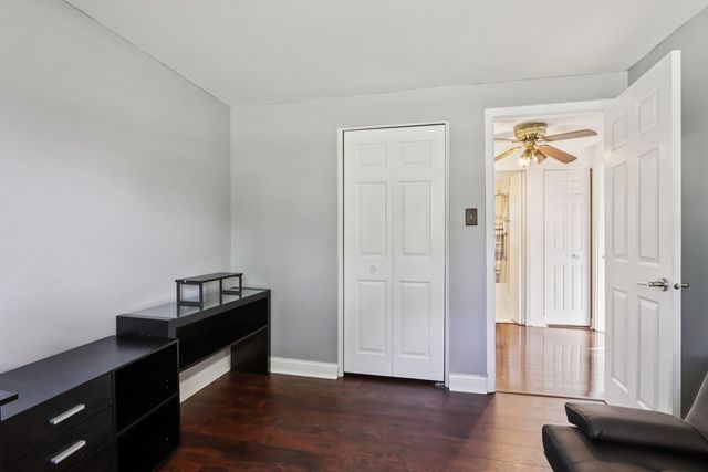 1933 Whittier Lane, Schaumburg, IL 60193