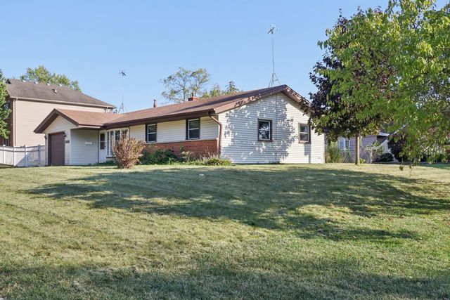 1933 Whittier Lane, Schaumburg, IL 60193