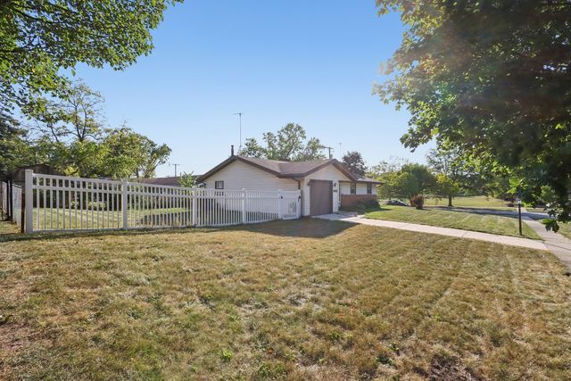 1933 Whittier Lane, Schaumburg, IL 60193