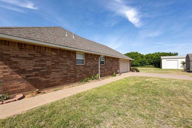 4730 SW Paint Rd, Cache, OK 73527