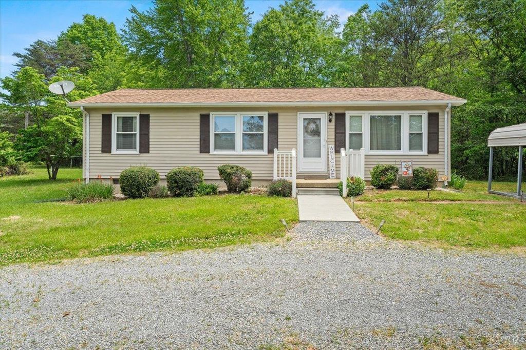 Image 1 of property listing at 6108 Wards Rd, Hurt, VA 24563
