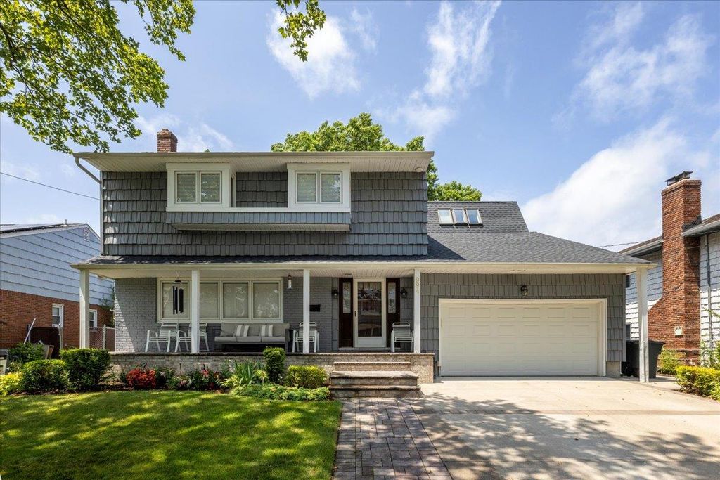 994 S End, Woodmere, NY 11598