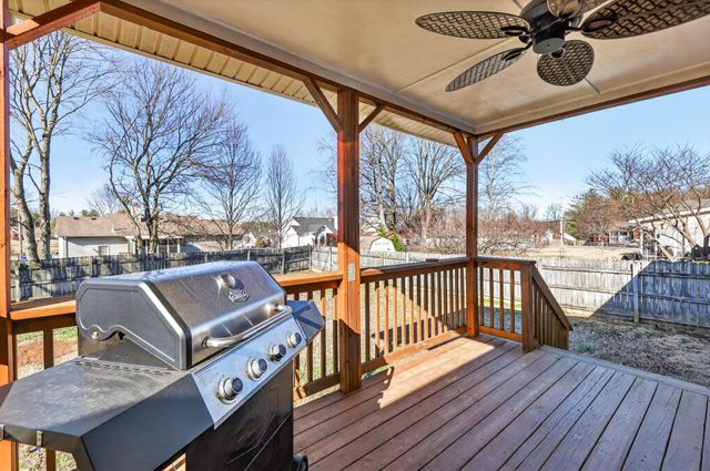 105 Hunterwood Dr, White House, TN 37188