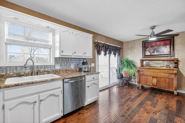 105 Hunterwood Dr, White House, TN 37188