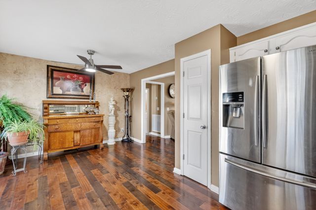 105 Hunterwood Dr, White House, TN 37188