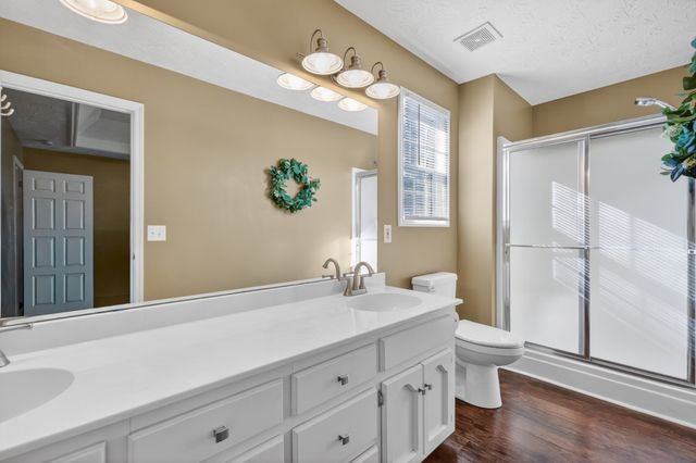 105 Hunterwood Dr, White House, TN 37188