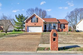 105 Hunterwood Dr, White House, TN 37188